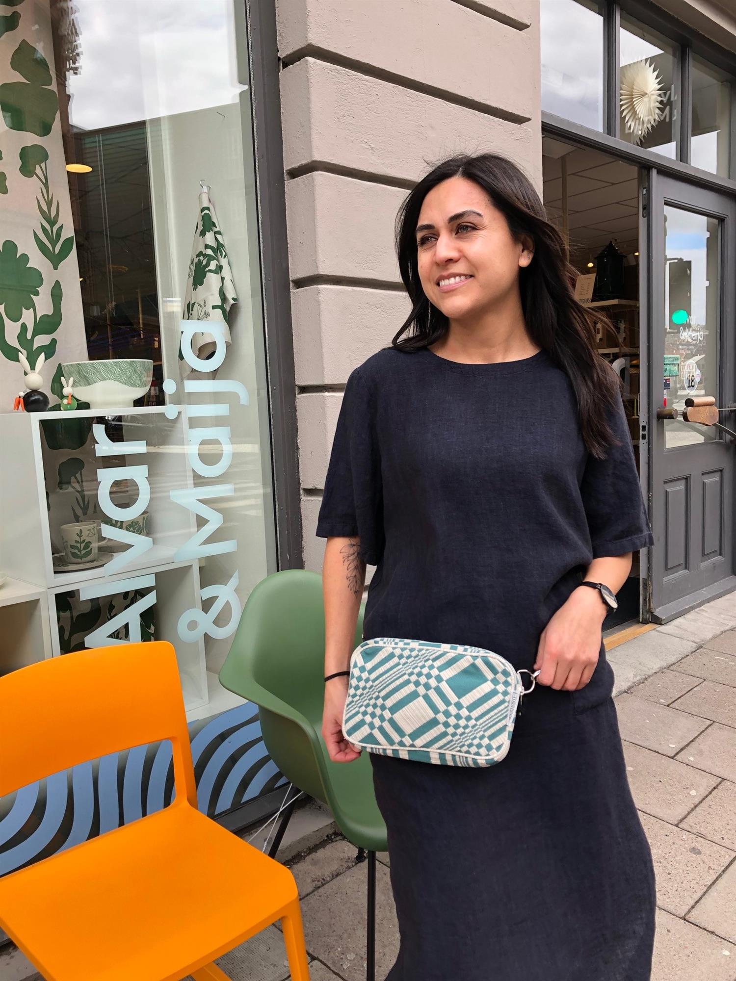 Johanna Gullichsen Sling Bag Doris, turkis. – Alvar og Maija